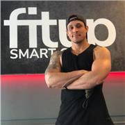Personal trainer, titulado internacional con experiencia en más de 3 países, experto en clases personalizadas y entrenamientos de grupos reducidos